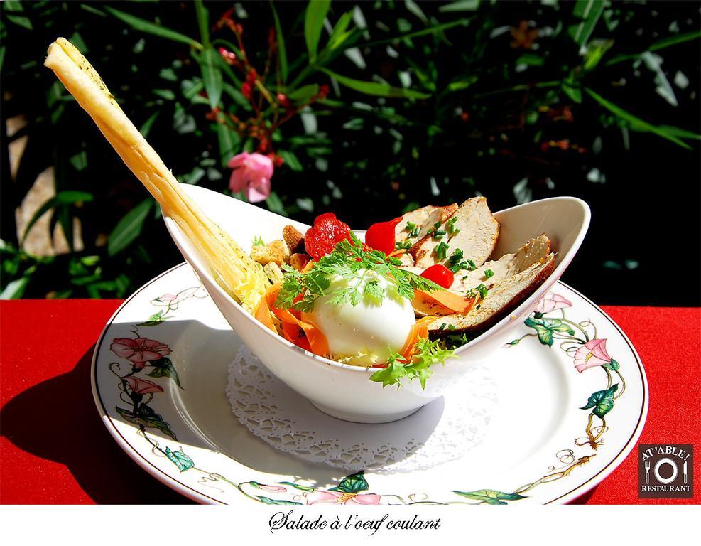 Logis Hotel Restaurant La Boule D'Or 시농 외부 사진