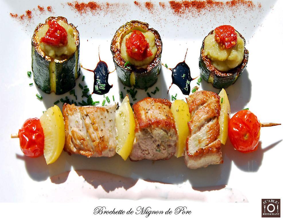 Logis Hotel Restaurant La Boule D'Or 시농 외부 사진