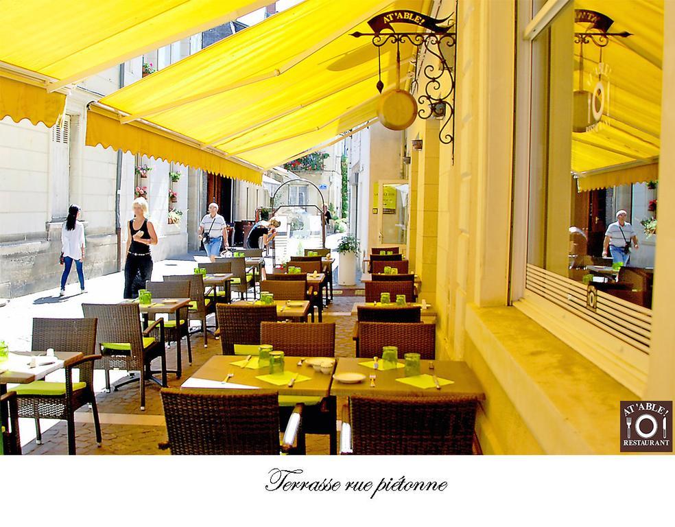 Logis Hotel Restaurant La Boule D'Or 시농 외부 사진