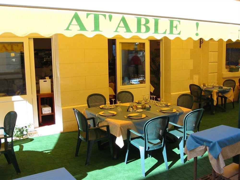 Logis Hotel Restaurant La Boule D'Or 시농 외부 사진