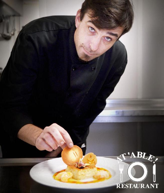 Logis Hotel Restaurant La Boule D'Or 시농 외부 사진