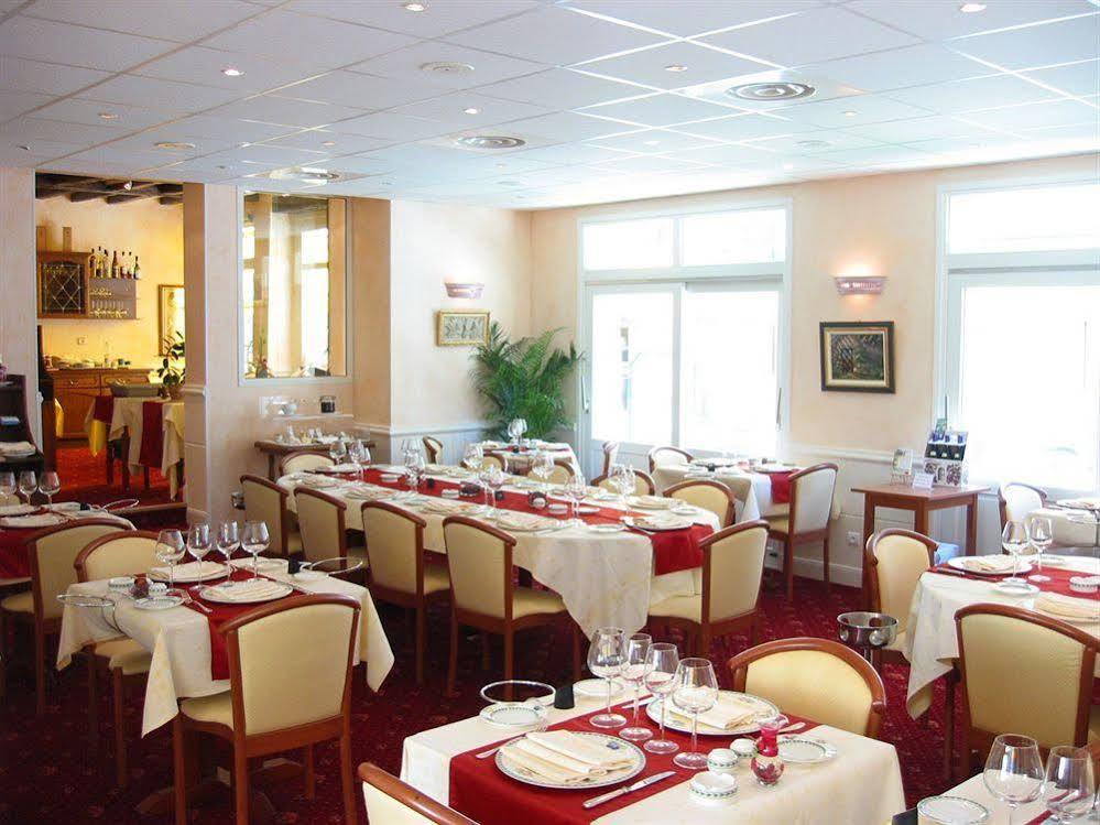 Logis Hotel Restaurant La Boule D'Or 시농 외부 사진
