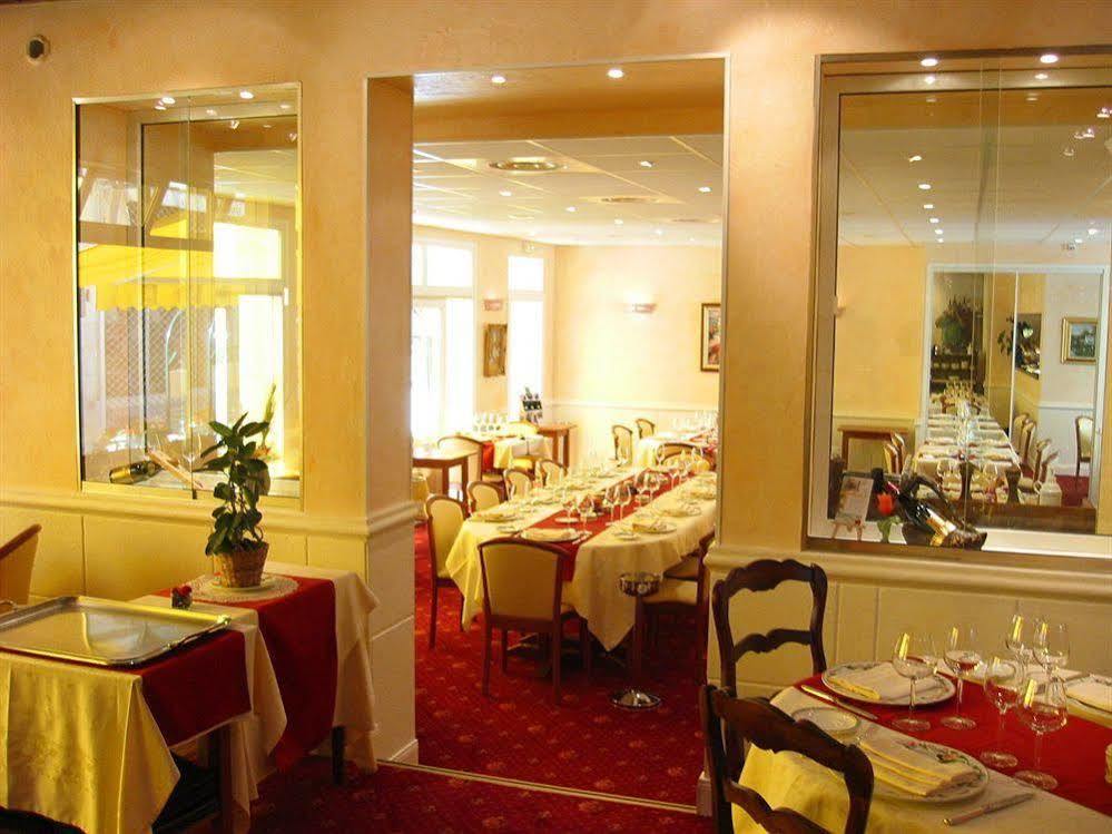 Logis Hotel Restaurant La Boule D'Or 시농 외부 사진