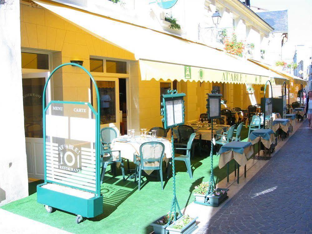 Logis Hotel Restaurant La Boule D'Or 시농 외부 사진