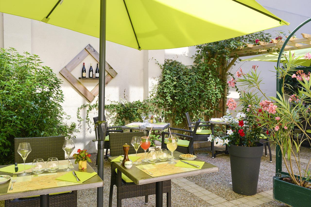 Logis Hotel Restaurant La Boule D'Or 시농 외부 사진